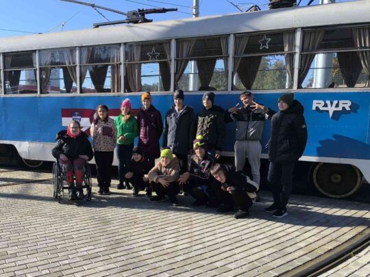 Karjeras nedēļā 7.c klase iepetīja zaļo enerģiju, apmeklējot tramvaju depo