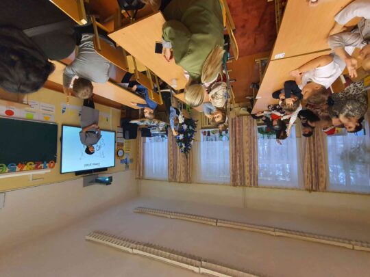 Skolēnu tikšanās ar bērnu stāstu autori Inesi Sarbaju