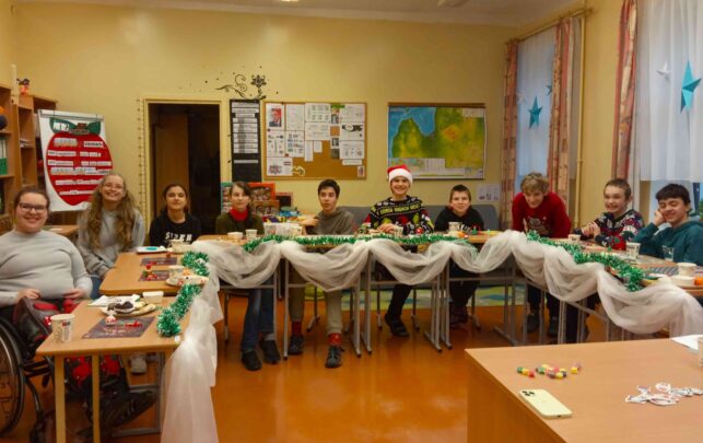 Ziemassvetku gaidīšanas laikā 7.c klase gan saliedējās, gan mācījās, gan spēlējās