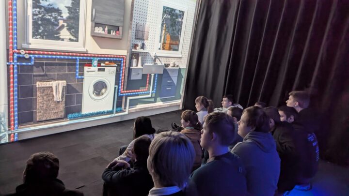 “STEM un pilsoniskās līdzdalības norises plašākai izglītības pieredzei un karjeras izvēlei” Daugavpils pilsētas Bērnu un jauniešu centra “Jaunība” Daugavpils Inovāciju centrs”