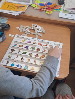 ESF+ projekta Nr. 4.2.3.1./1/24/I/001 “Skola – kopienā”  īstenots